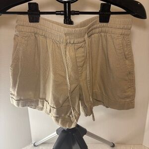 Old Navy Women's Khaki Linen blend Shorts Small Tan